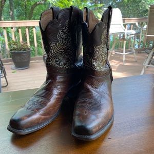Womens Sonora full grain booty. Size 11. Dark brown with patina green details.